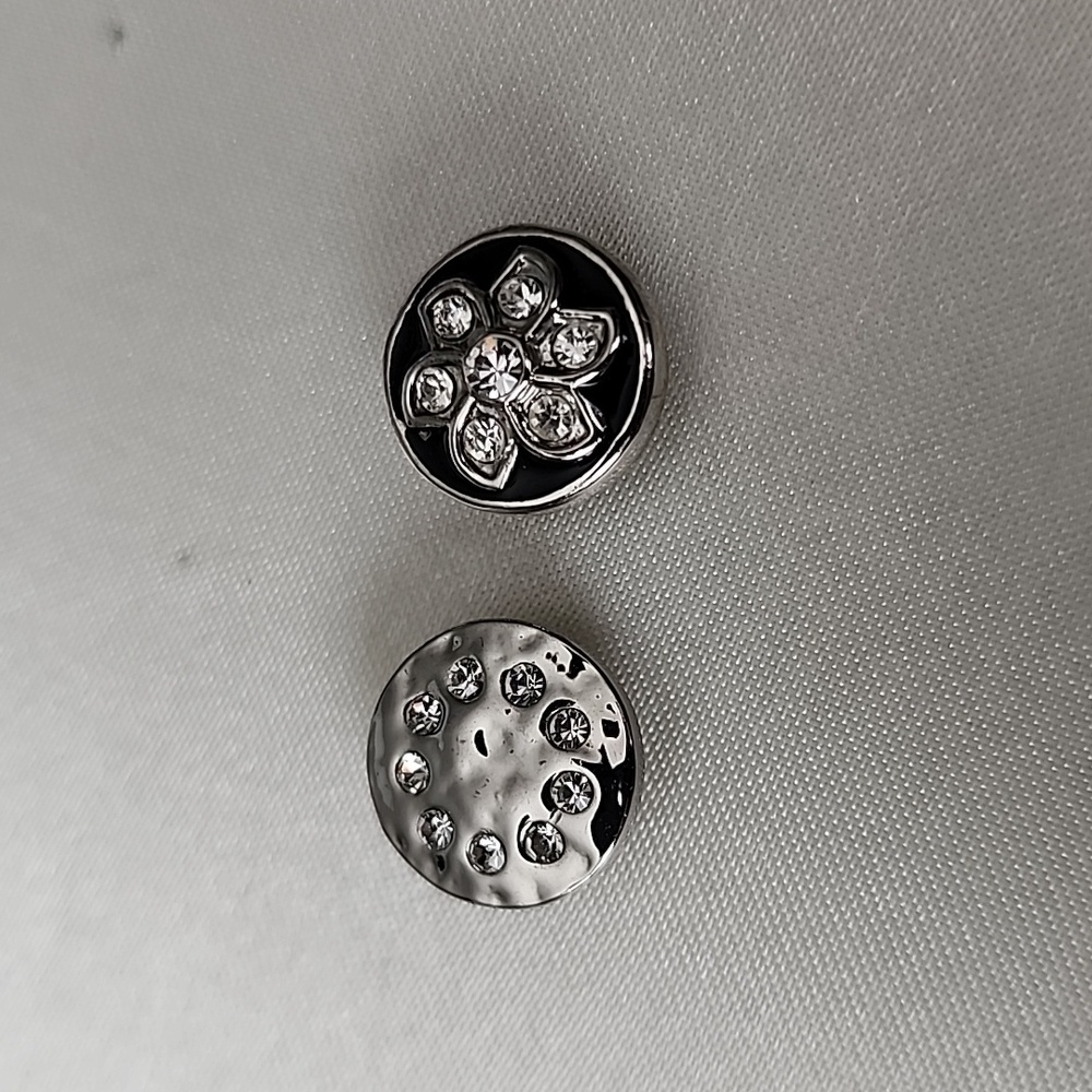 Petite  GINGER SNAPS Snap with Black  And CRYSTAL  Stone